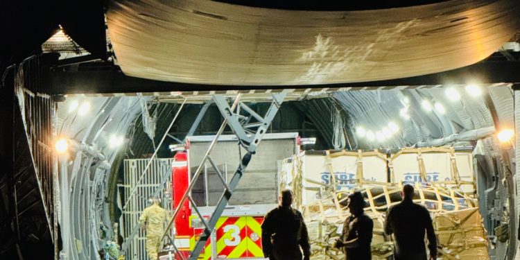 Estados Unidos dona carro hidrante y equipos contra incendios a las Fuerzas Militares de nuestro país