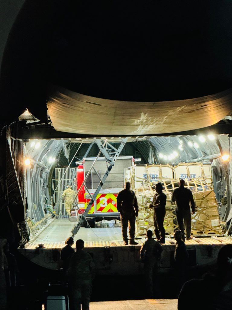 Estados Unidos dona carro hidrante y equipos contra incendios a las Fuerzas Militares de nuestro país