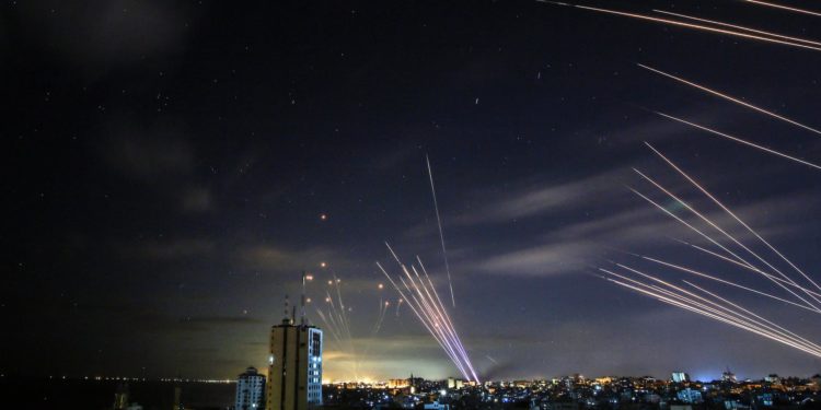 Misiles iraníes lograron evadir la «cúpula de hierro» de Israel y afectan a Tel Aviv