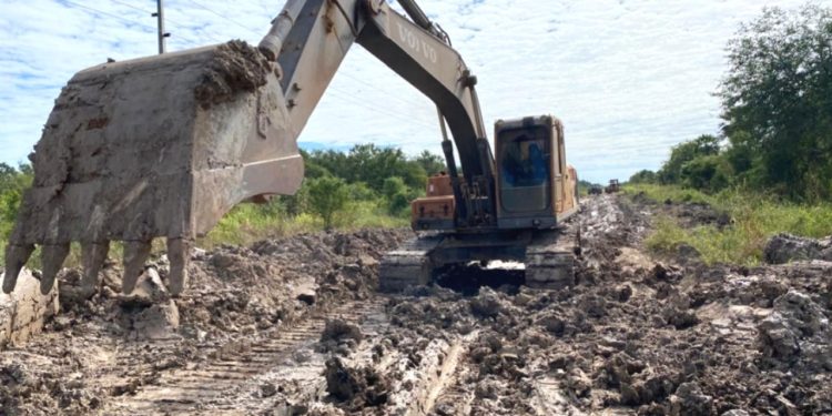 MOPC, gobernaciones y sector privado siguen con trabajos viales en zonas críticas del Chaco MOPC, gobernaciones y sector privado siguen con trabajos viales en zonas críticas del Chaco