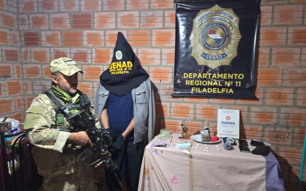 Desarticulan punto de microtráfico en Loma Plata tras allanamiento de la SENAD