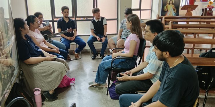 El Ministerio Águilas de Jesús evangeliza entre jóvenes universitarios en Paraguay pese a dificultades El Ministerio Águilas de Jesús evangeliza entre jóvenes universitarios en Paraguay pese a dificultades