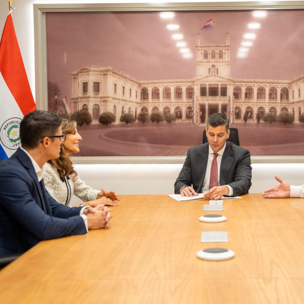 Universidad del Centro Familiar de Adoración (UCFA) recibe firma presidencial y se convierte en realidad Universidad del Centro Familiar de Adoración (UCFA) recibe firma presidencial y se convierte en realidad