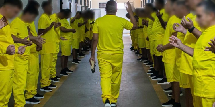 Gobierno impone uso obligatorio de uniformes en nuevas penitenciarías del país Gobierno impone uso obligatorio de uniformes en nuevas penitenciarías del país
