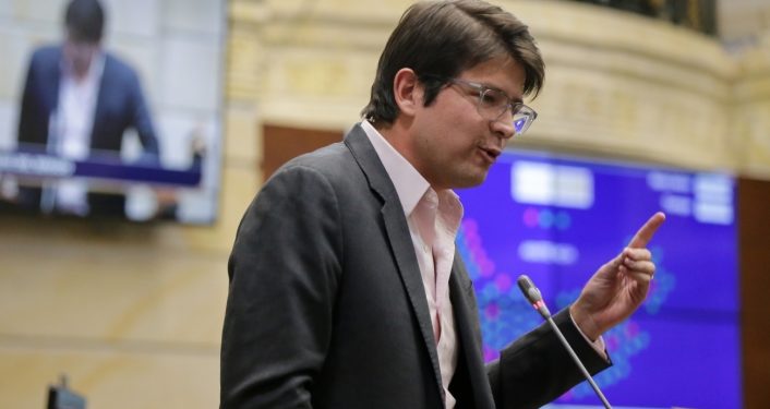 Grave ataque a precandidato de derecha sacude la campaña presidencial en Colombia Grave ataque a precandidato de derecha sacude la campaña presidencial en Colombia