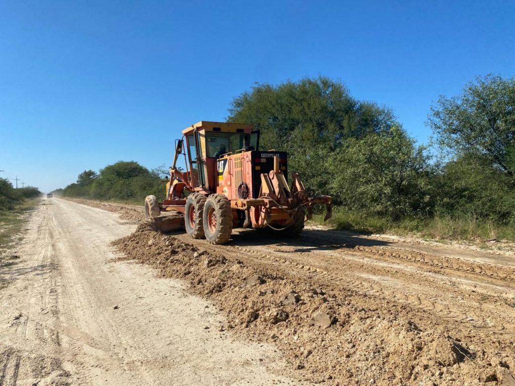 MOPC encara trabajos de mejoras de camino tras inundaciones en el Chaco