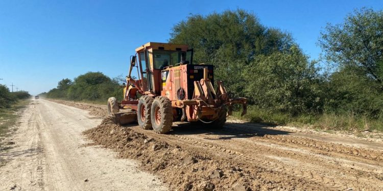 MOPC encara trabajos de mejoras de camino tras inundaciones en el Chaco