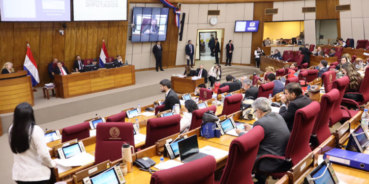 Diputados aprueban ampliación presupuestaria de G. 189 mil millones para el IPS Diputados aprueban ampliación presupuestaria de G. 189 mil millones para el IPS