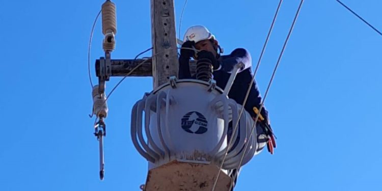 Mejoran red eléctrica en comunidades de Virgen de Fátima e Yschinachat de Boquerón