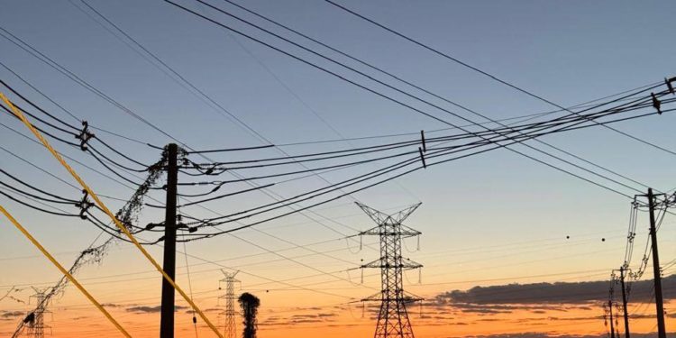 ANDE entrega trazado oficial para la construcción de la línea de transmisión de 220 kV en el Chaco ANDE entrega trazado oficial para la construcción de la línea de transmisión de 220 kV en el Chaco