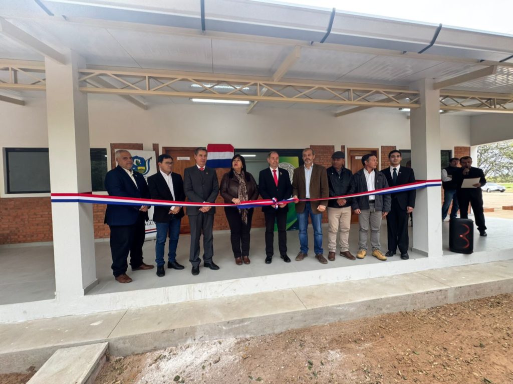 Gobernación de Boquerón y la Facultad de Ciencias Agrarias inauguran nuevas aulas en Neuland Gobernación de Boquerón y la Facultad de Ciencias Agrarias inauguran nuevas aulas en Neuland