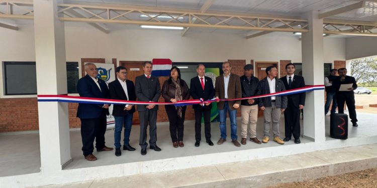 Gobernación de Boquerón y la Facultad de Ciencias Agrarias inauguran nuevas aulas en Neuland Gobernación de Boquerón y la Facultad de Ciencias Agrarias inauguran nuevas aulas en Neuland