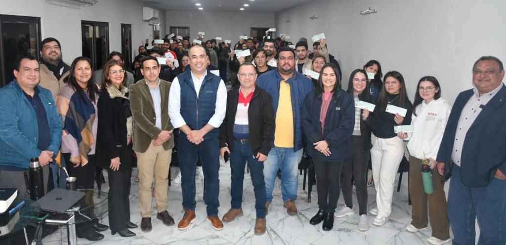 Entregan becas a 288 estudiantes universitarios del Alto Paraguay Entregan becas a 288 estudiantes universitarios del Alto Paraguay