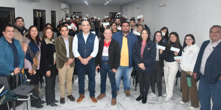 Entregan becas a 288 estudiantes universitarios del Alto Paraguay Entregan becas a 288 estudiantes universitarios del Alto Paraguay