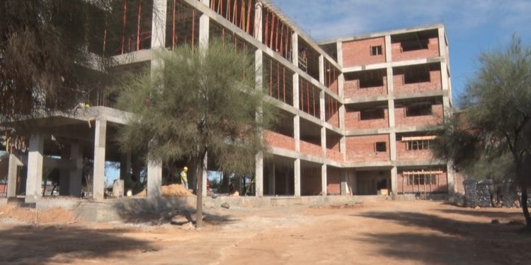 Más de 100 trabajadores levantan el Palacio de Justicia de Filadelfia: 20% pertenece a pueblos originarios