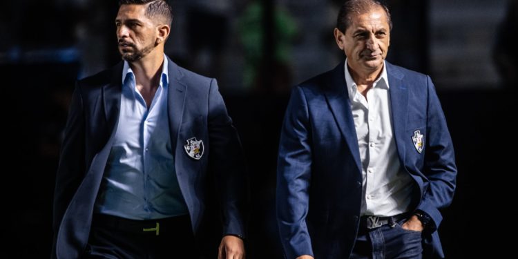 La llegada de Ramón Díaz se retrasa y Emiliano Díaz asumió los trabajos en Olimpia