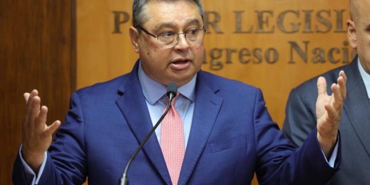 Senador Gustavo Leite recibe pleno apoyo de comisión del Senado para embajador en EE.UU. Senador Gustavo Leite recibe pleno apoyo de comisión del Senado para embajador en EE.UU.