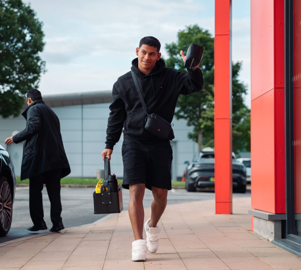 Diego León, entre los elegidos de Manchester United para la gira por EE.UU.