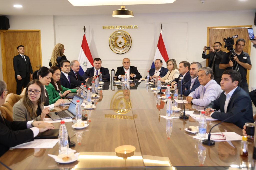 El MEF presentó a mesa directiva del Senado Plan Nacional de Desarrollo 2050