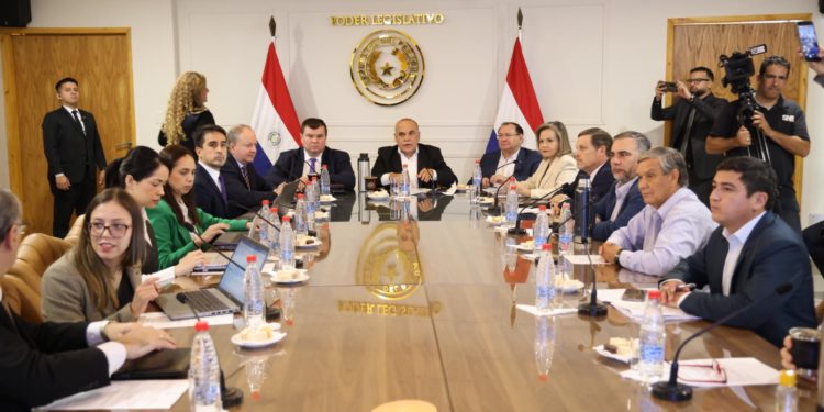 El MEF presentó a mesa directiva del Senado Plan Nacional de Desarrollo 2050