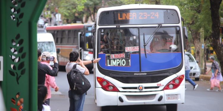 Gremios anuncian paralización del transporte público por 72 horas, a partir del 21 de este mes Gremios anuncian paralización del transporte público por 72 horas, a partir del 21 de este mes