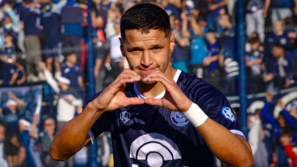 Independiente Rivadavia repatria a su goleador estrella Independiente Rivadavia repatria a su goleador estrella