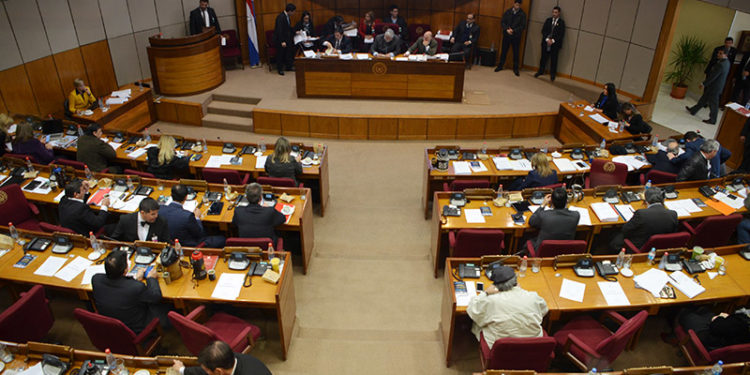 “Jubilación VIP” de parlamentarios es vista como una «gran injusticia» por la ciudadanía “Jubilación VIP” de parlamentarios es vista como una «gran injusticia» por la ciudadanía