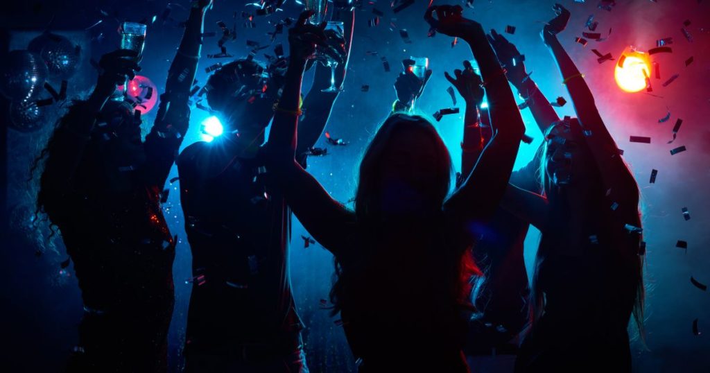 Fiestas “inocentes” para adolescentes se normalizan a la sombra de peligros reales Fiestas “inocentes” para adolescentes se normalizan a la sombra de peligros reales