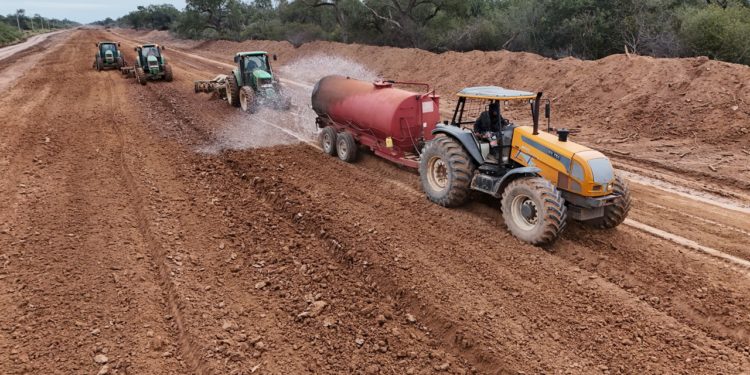 Reanudan obras del Lote 2 de la PY15 tras interrupciones por lluvias en el Chaco