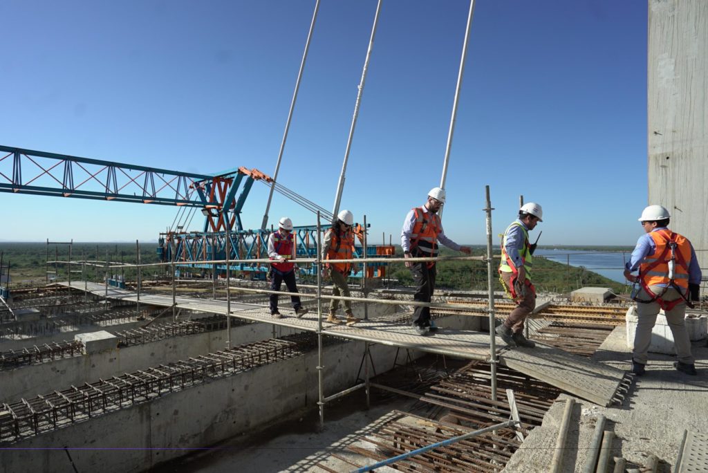 Ministra resalta avances del Puente Bioceánico en su visita a Carmelo Peralta