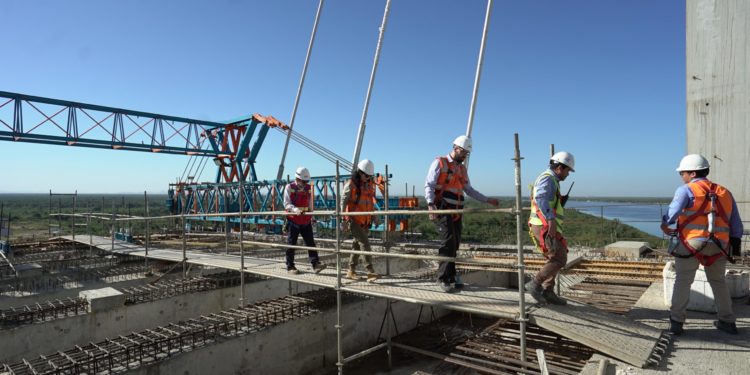 Ministra resalta avances del Puente Bioceánico en su visita a Carmelo Peralta Ministra resalta avances del Puente Bioceánico en su visita a Carmelo Peralta