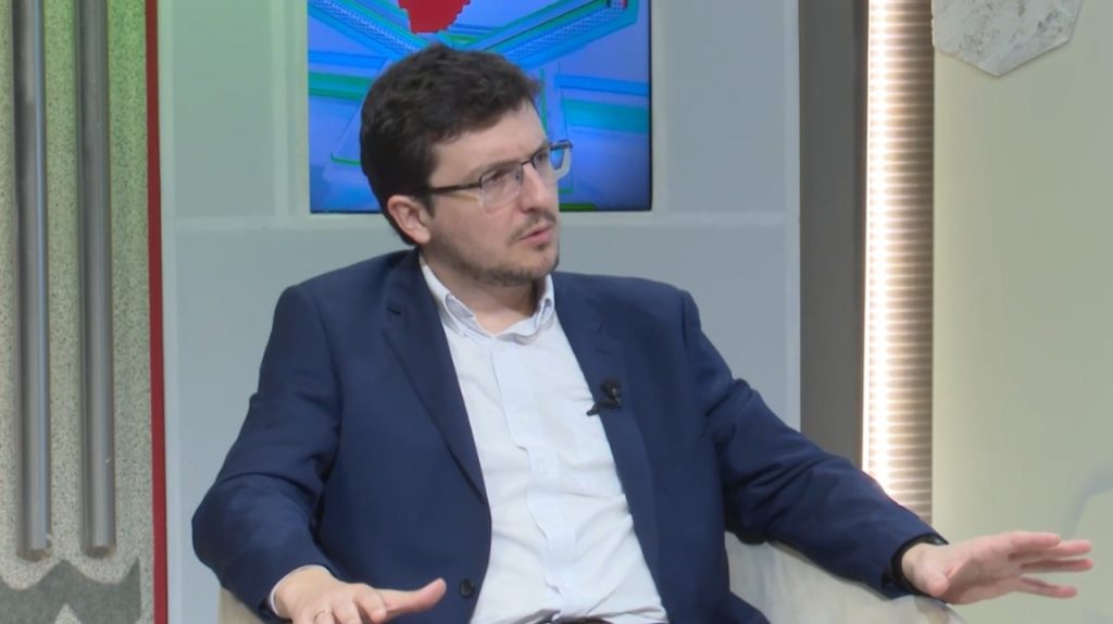 «En salud pública nunca es suficiente», admite viceministro Saúl Recalde