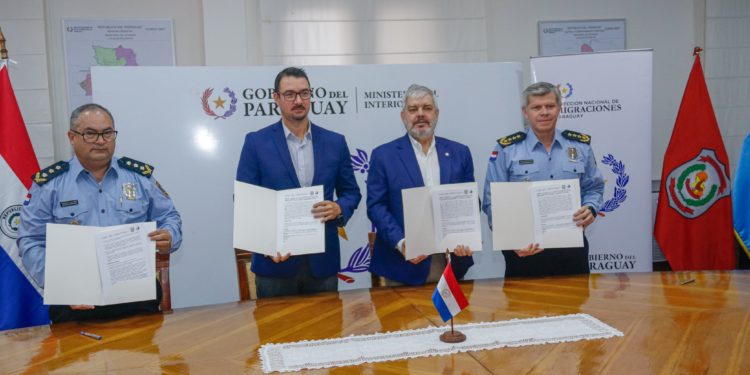 Paraguay refuerza controles migratorios con acceso directo a base de datos de INTERPOL Paraguay refuerza controles migratorios con acceso directo a base de datos de INTERPOL