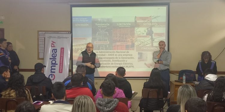 ANDE y MTESS se unieron para promover empleo juvenil y uso racional de la energía en Salto del Guairá