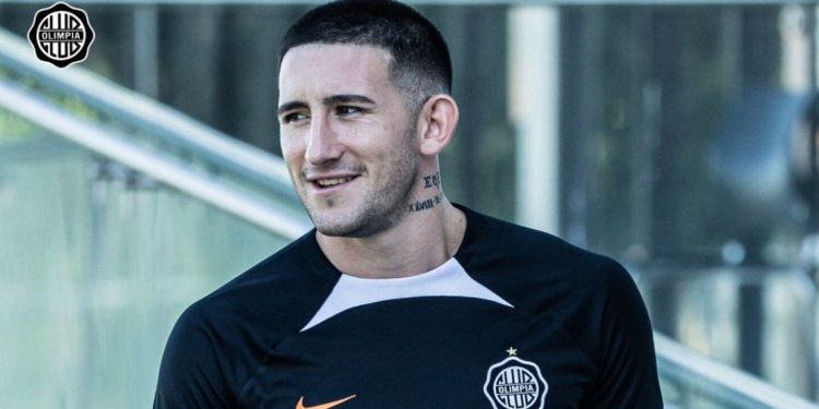 Facundo Zabala sigue en la mira de Independiente, pero Olimpia se mantiene firme