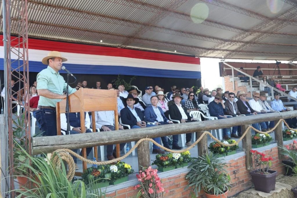 Ministro del MAG en la Expo Rodeo Trébol: «Quien iba a pensar que del Chaco sale el 32% del textil»