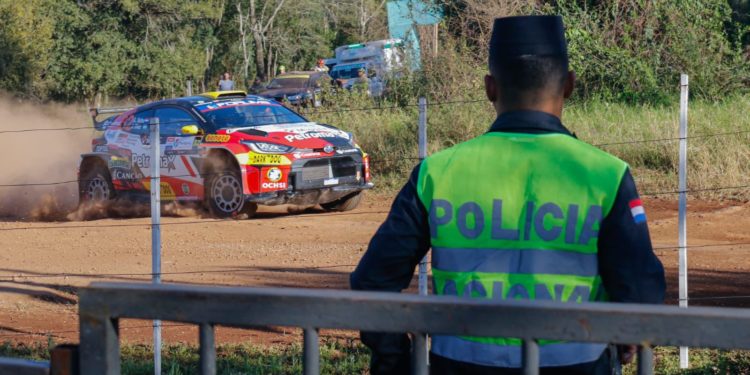 «Necesitamos de una policía más cercana a la sociedad y ese es nuestro énfasis» afirma el comandante Carlos Benítez