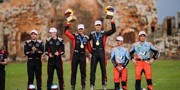Rally del Paraguay deslumbra al mundo y premia a los campeones con un simbólico kambuchi