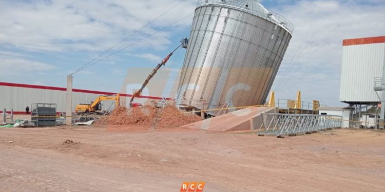 “Aparentemente el viento fuerte jugó en contra” refiere fiscal en torno al derrumbe del silo en Loma Plata “Aparentemente el viento fuerte jugó en contra” refiere fiscal en torno al derrumbe del silo en Loma Plata