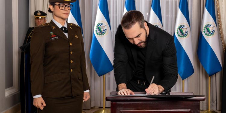 Bukele impone nuevas reglas en las escuelas de El Salvador