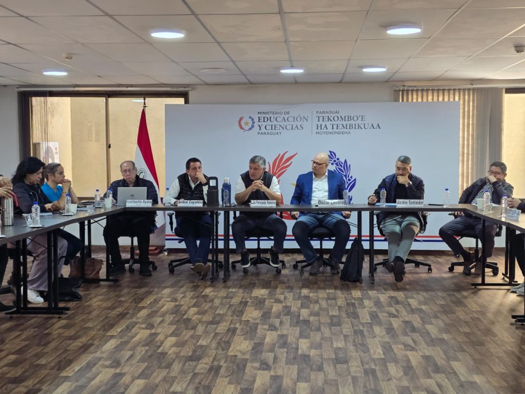 Ministro Luis Ramírez anuncia avances en la carrera docente y ratifica inversión de USD 10 millones Ministro Luis Ramírez anuncia avances en la carrera docente y ratifica inversión de USD 10 millones