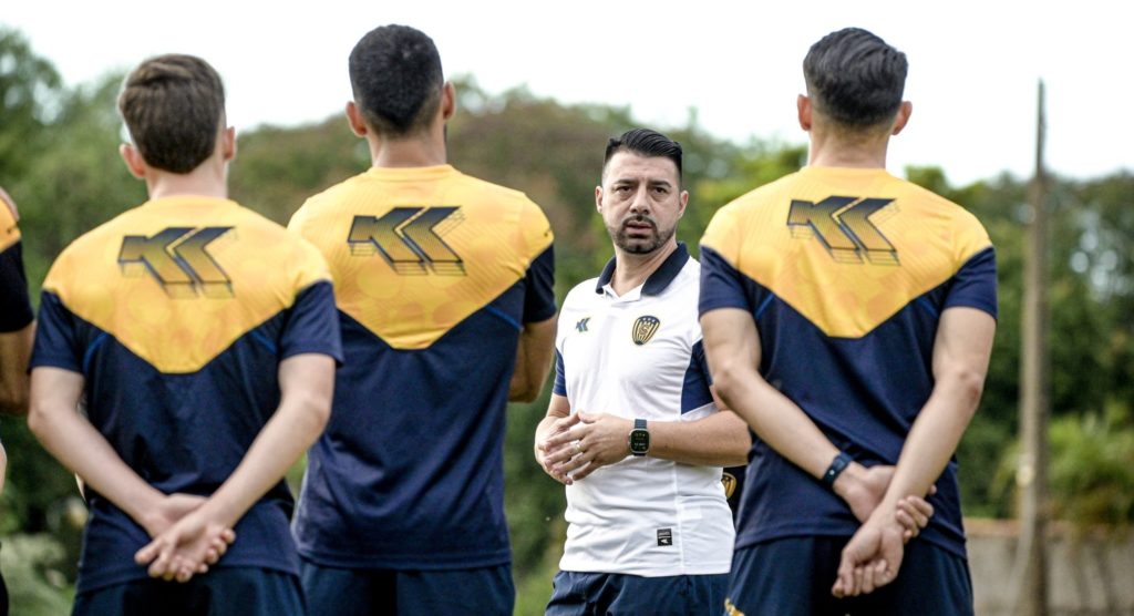 Sportivo Luqueño pide respeto ante el interés de Olimpia por el DT Julio César Cáceres