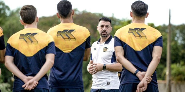 Sportivo Luqueño pide respeto ante el interés de Olimpia por el DT Julio César Cáceres