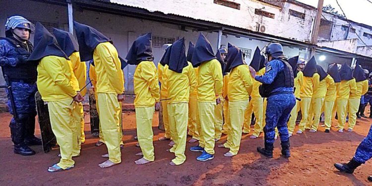 Cerca de 800 reclusos con condena son trasladados a la cárcel de máxima seguridad en Minga Guazú Cerca de 800 reclusos con condena son trasladados a la cárcel de máxima seguridad en Minga Guazú