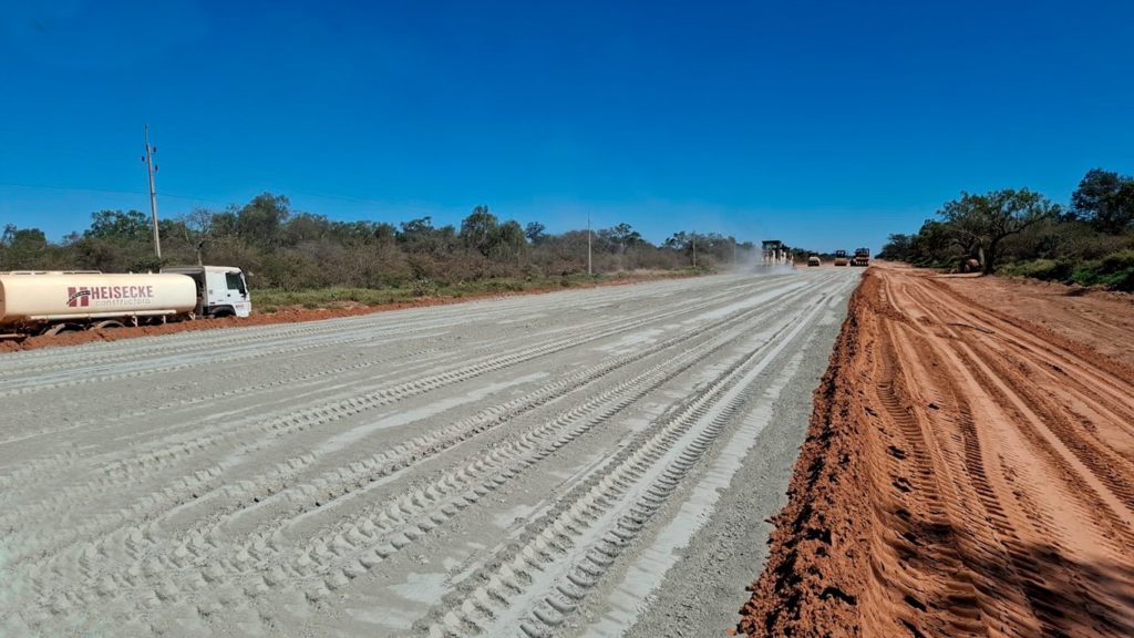 Jornadas extendidas aceleran obras del Corredor Vial Bioceánico en el Chaco Jornadas extendidas aceleran obras del Corredor Vial Bioceánico en el Chaco