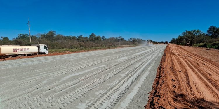 Jornadas extendidas aceleran obras del Corredor Vial Bioceánico en el Chaco Jornadas extendidas aceleran obras del Corredor Vial Bioceánico en el Chaco