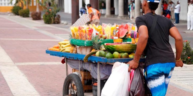 Crece el empleo, pero la informalidad sigue siendo el gran desafío, advierte ministra de Trabajo