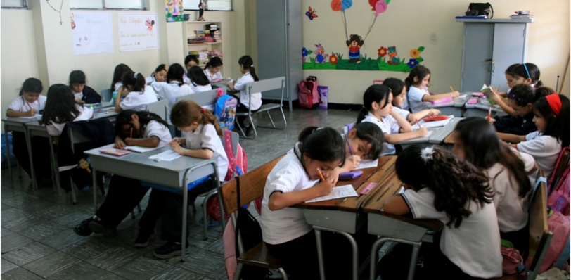 Senadora Lizarella Valiente rechaza inclusión de materiales con “ideología de género” en educación escolar