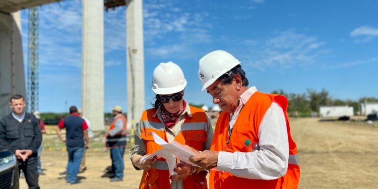 Ministra del MOPC inspecciona avances del puente Bioceánico en el Chaco Ministra del MOPC inspecciona avances del puente Bioceánico en el Chaco
