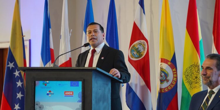 Analizan la realidad regional del sector eléctrico en III Jornada de Integración Energética